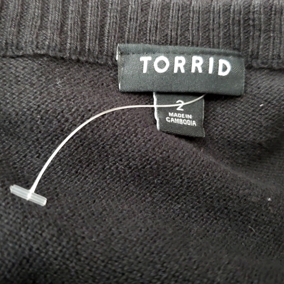 TORRID Lips Kiss Black Cotton Sweater! 💋 - Picture 7 of 8